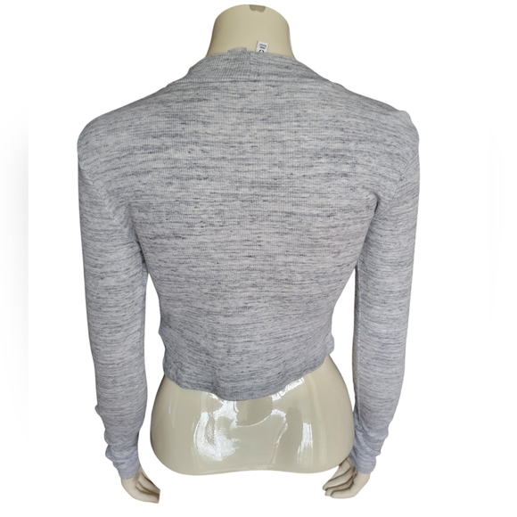 size small, long sleeve, gray, H&M crop top - Picture 3 of 4